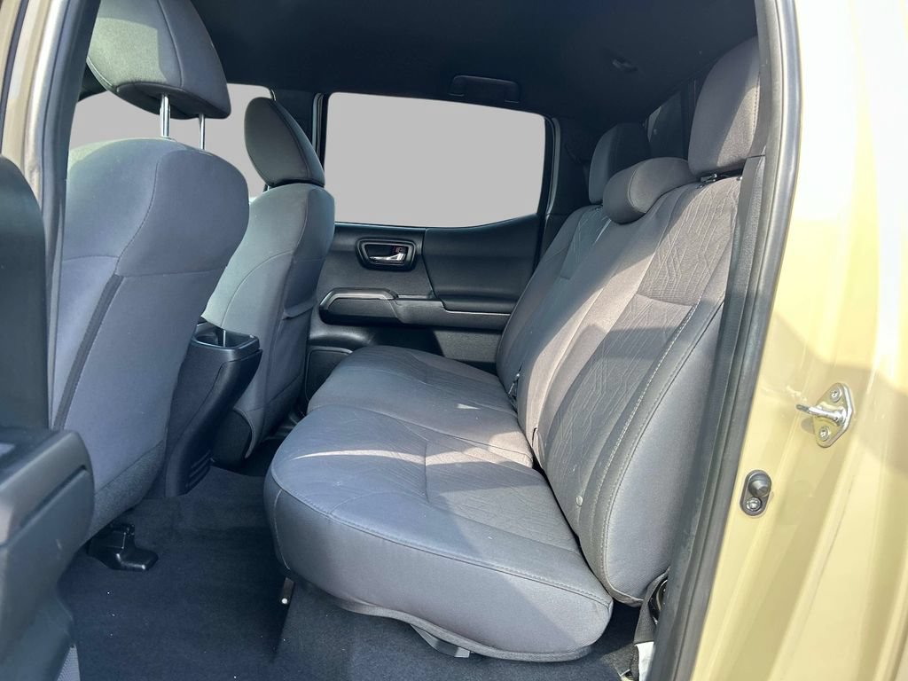 Used 2018 Toyota Tacoma TRD Sport AWD/4WD image 16
