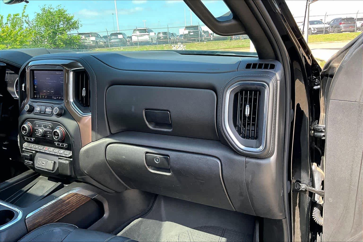 Used 2022 Chevrolet Silverado 1500 High Country w/ Technology Package AWD/4WD image 18