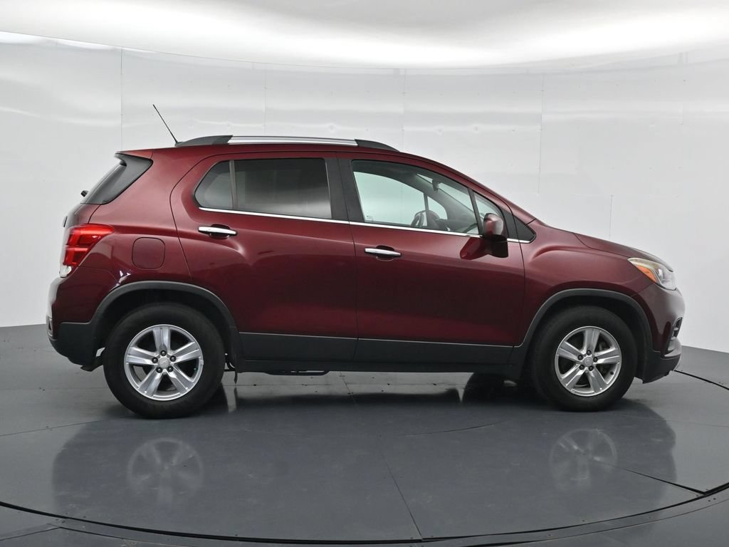 Used 2017 Chevrolet Trax LT w/ LT Convenience Package FWD image 8