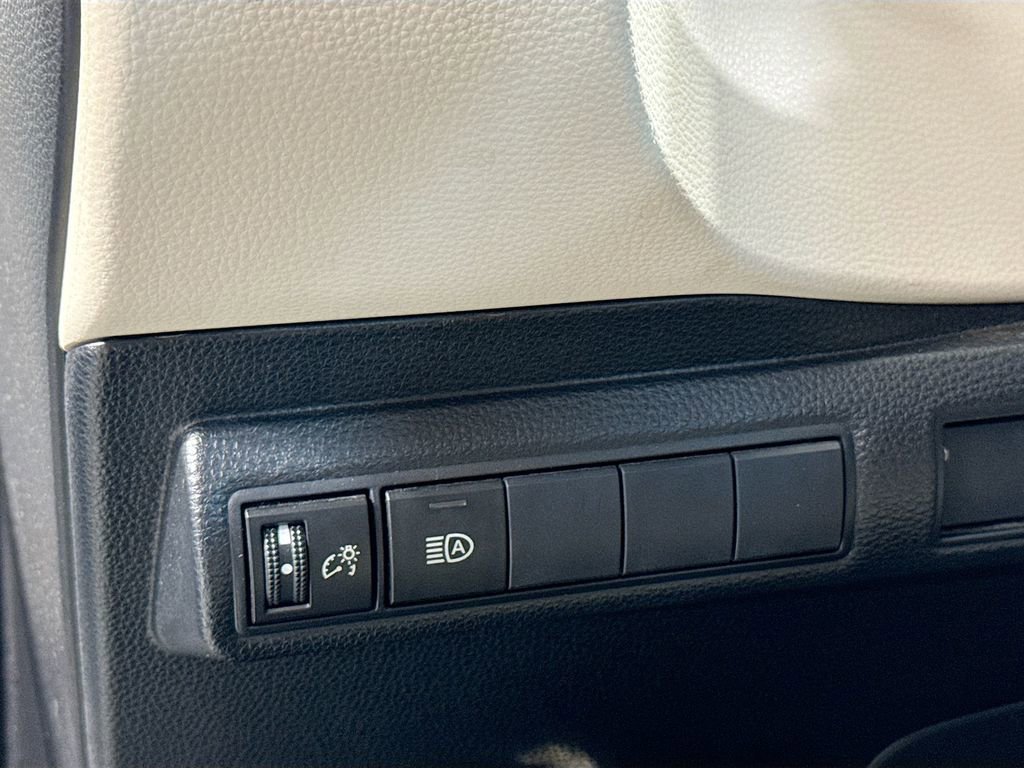 Used 2020 Toyota Corolla LE image 22