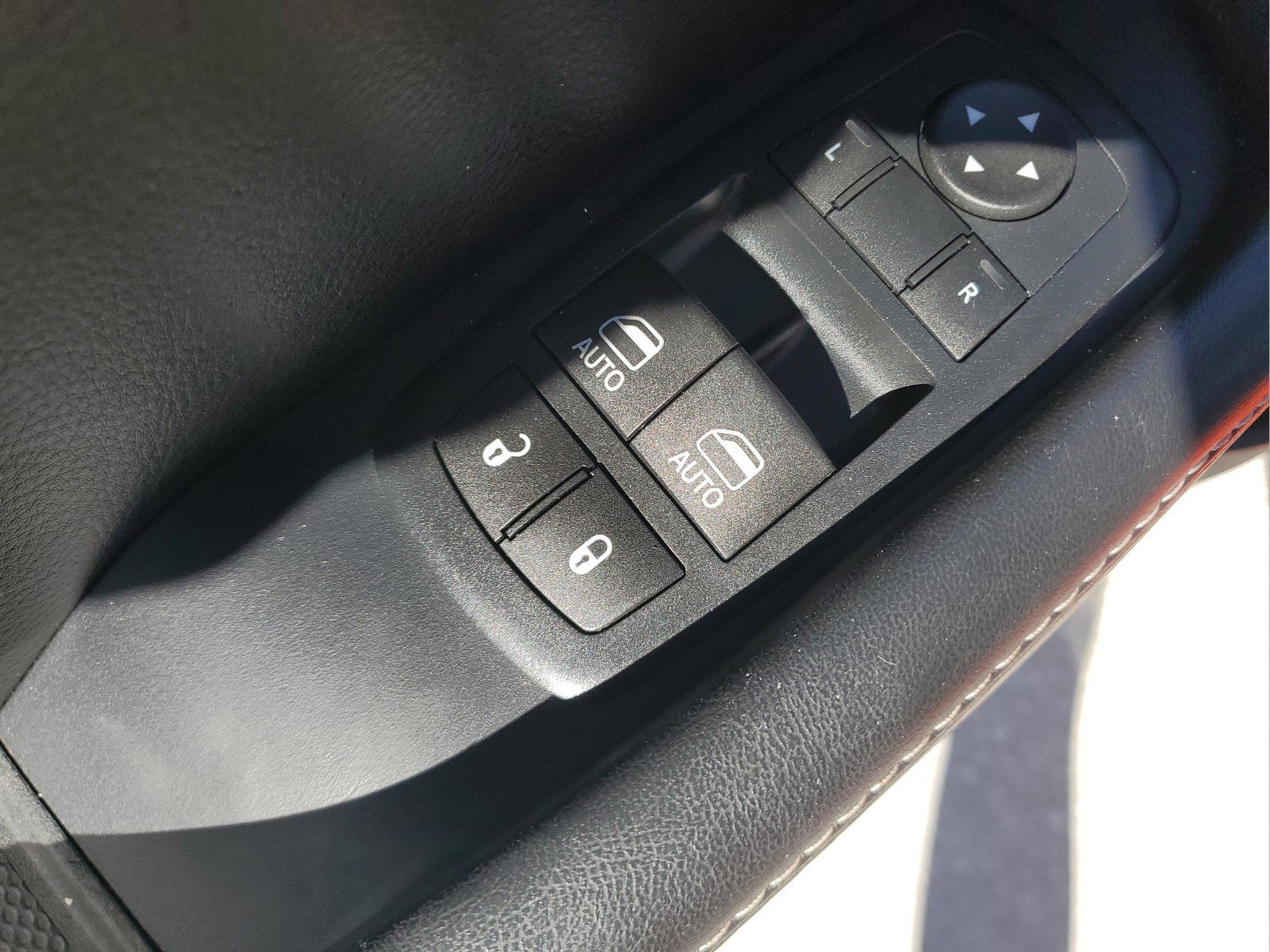 Used 2016 Dodge Challenger SRT Hellcat RWD image 14