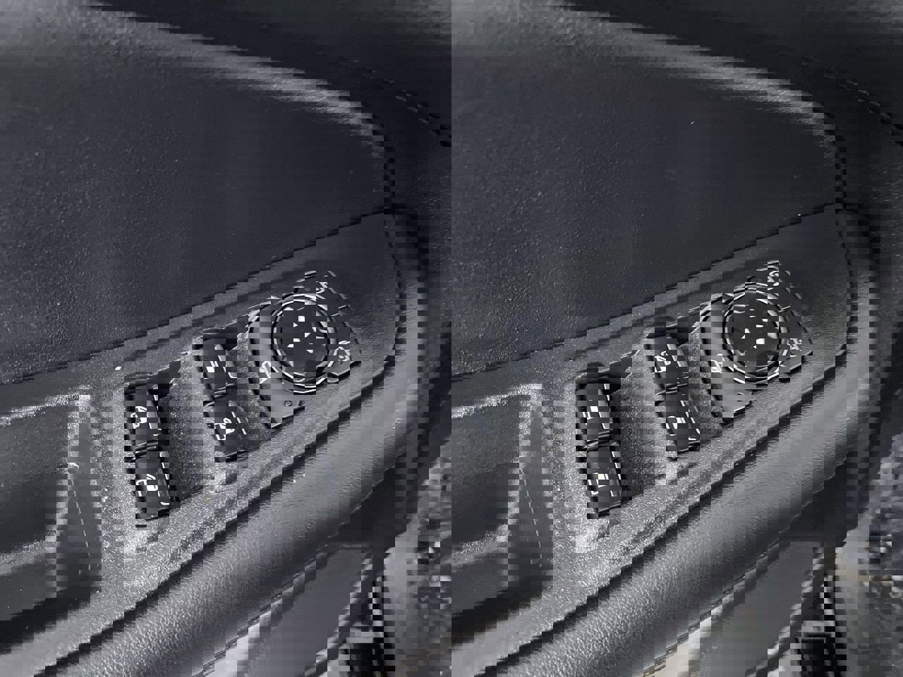 Used 2022 Ford Edge SEL image 11