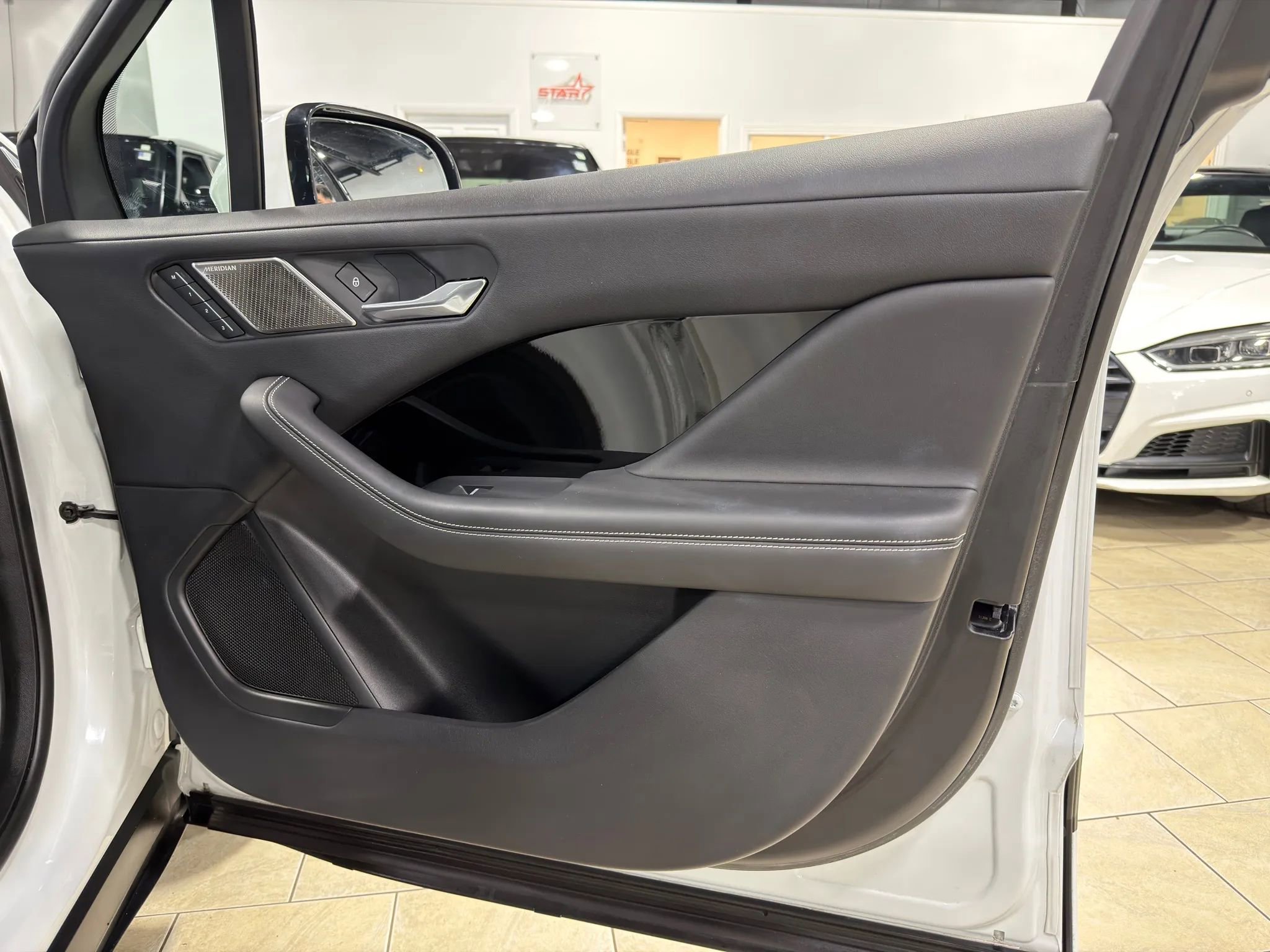 Used 2020 Jaguar I-PACE SE image 37