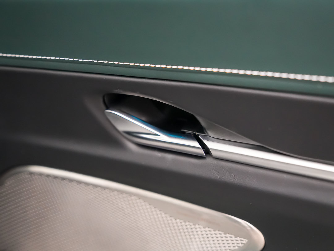 Used 2025 Aston Martin V8 Vantage Coupe RWD image 15