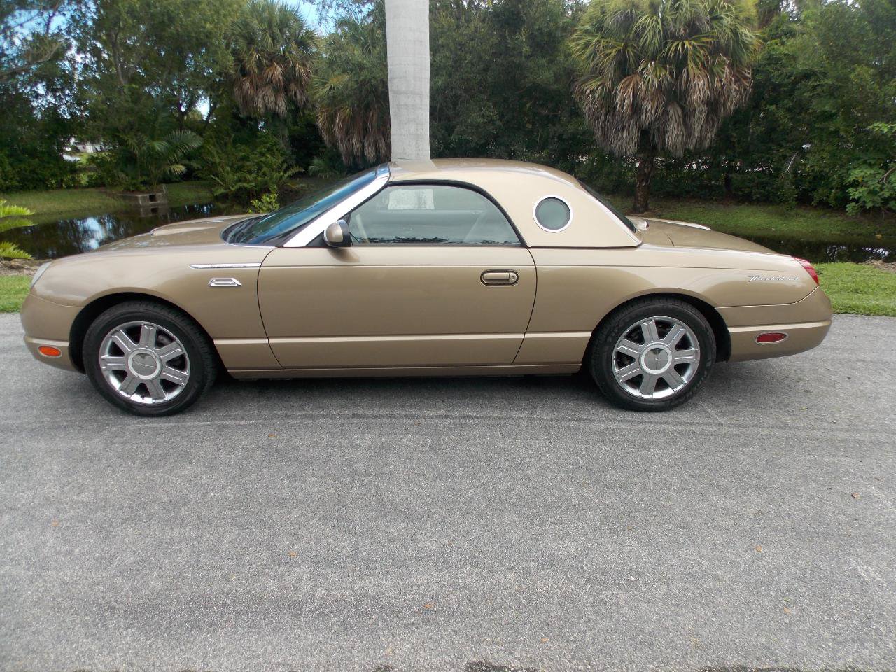 Used 2005 Ford Thunderbird RWD image 11
