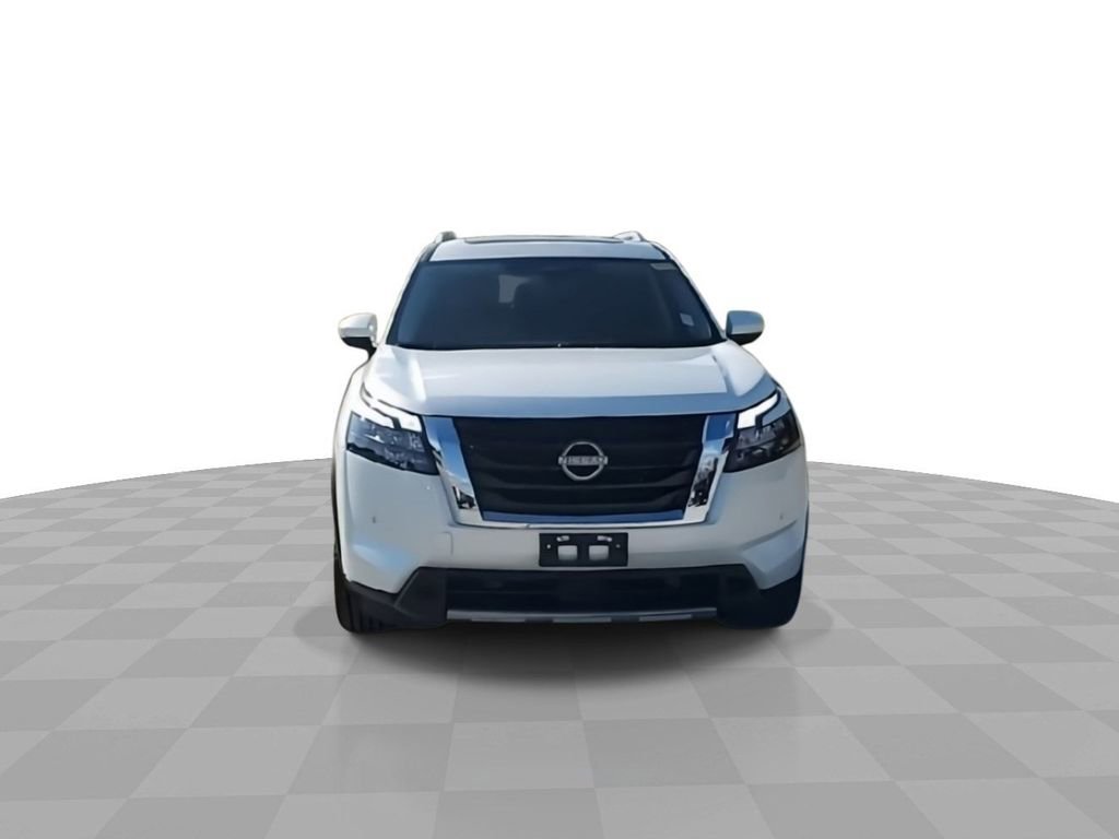 Used 2025 Nissan Pathfinder Platinum image 3