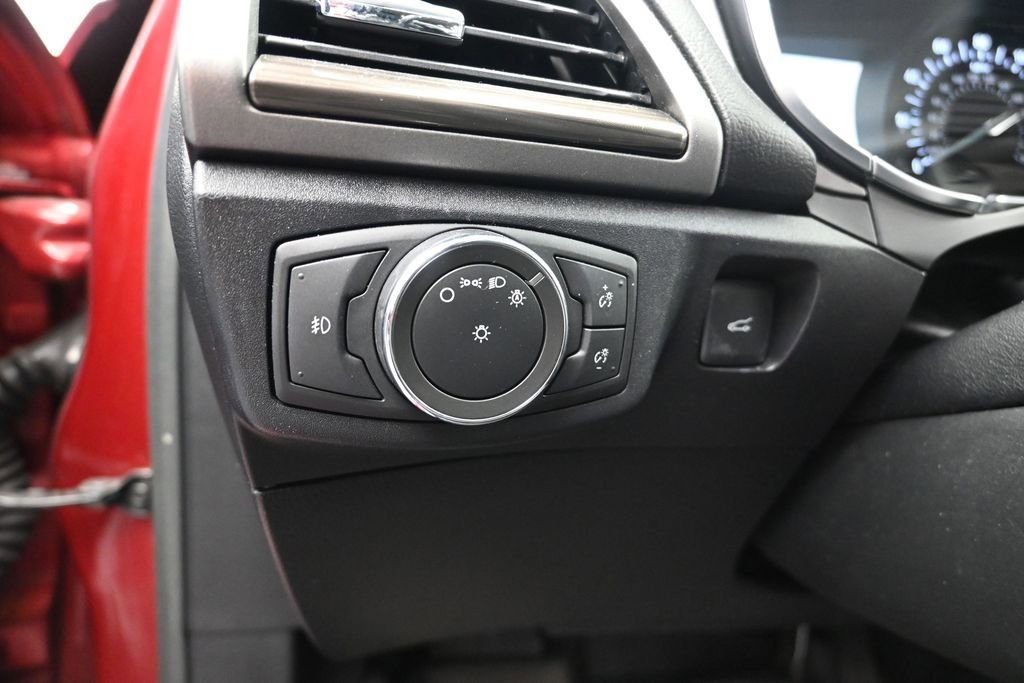Used 2017 Ford Fusion SE w/ Fusion SE Technology Package FWD image 13
