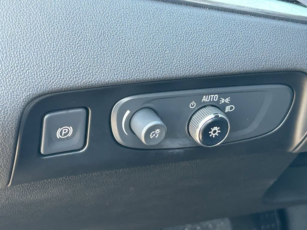 Used 2020 Buick Enclave Essence w/ Sport Touring Edition FWD image 24