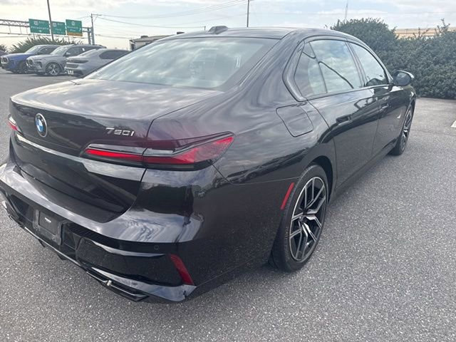 Used 2023 BMW 760i xDrive image 11