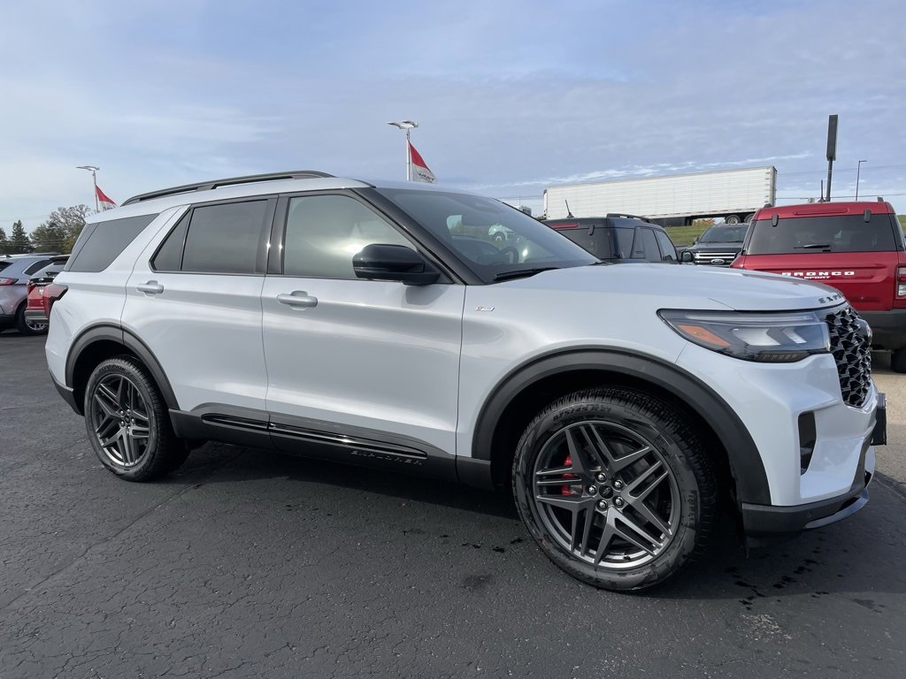 New 2026 Ford Explorer ST-Line w/ ST-Line Street Pack image 2