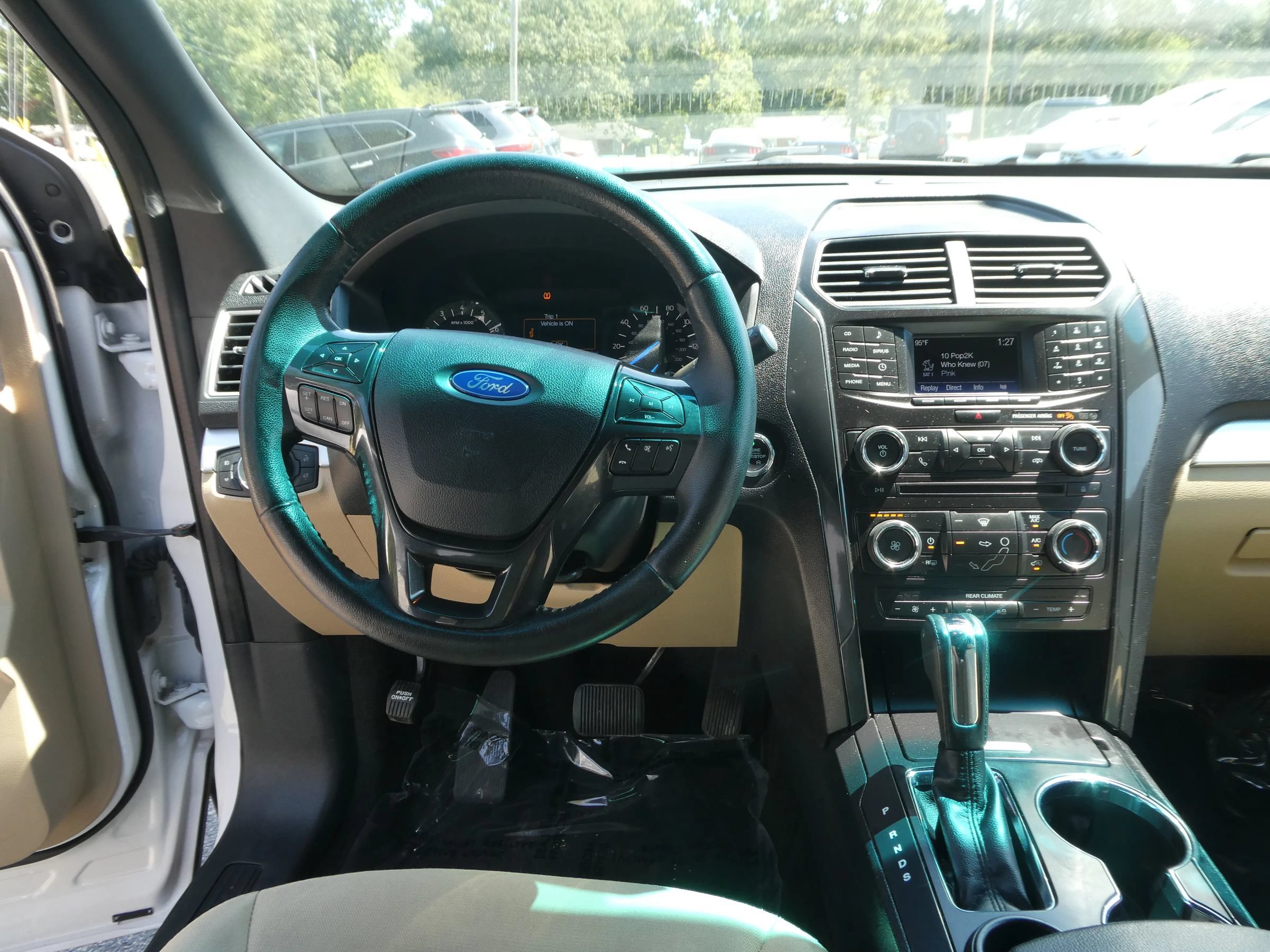 Used 2017 Ford Explorer XLT FWD image 13