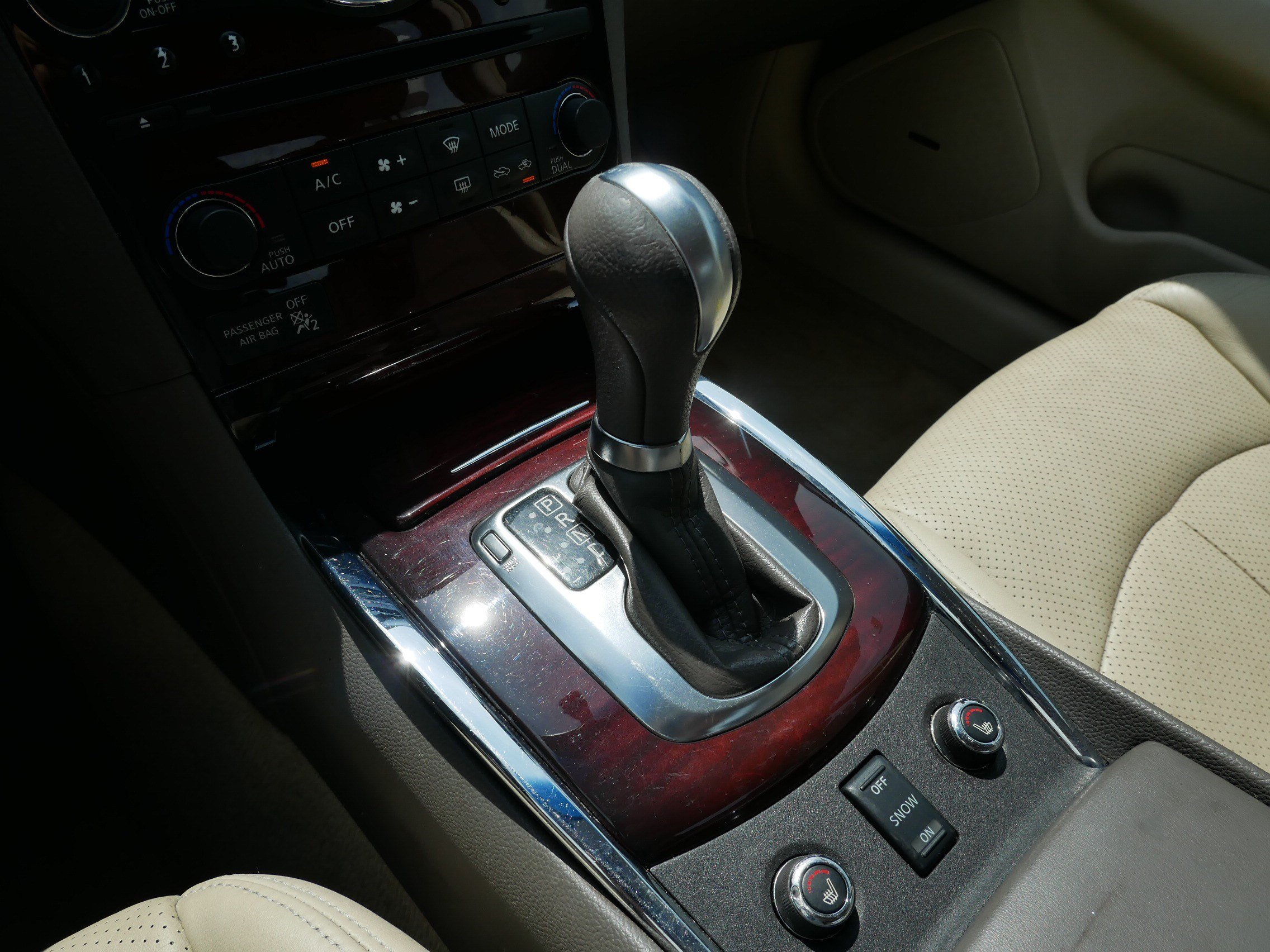 Used 2010 INFINITI G37 x Sedan w/ Premium Pkg AWD/4WD image 24