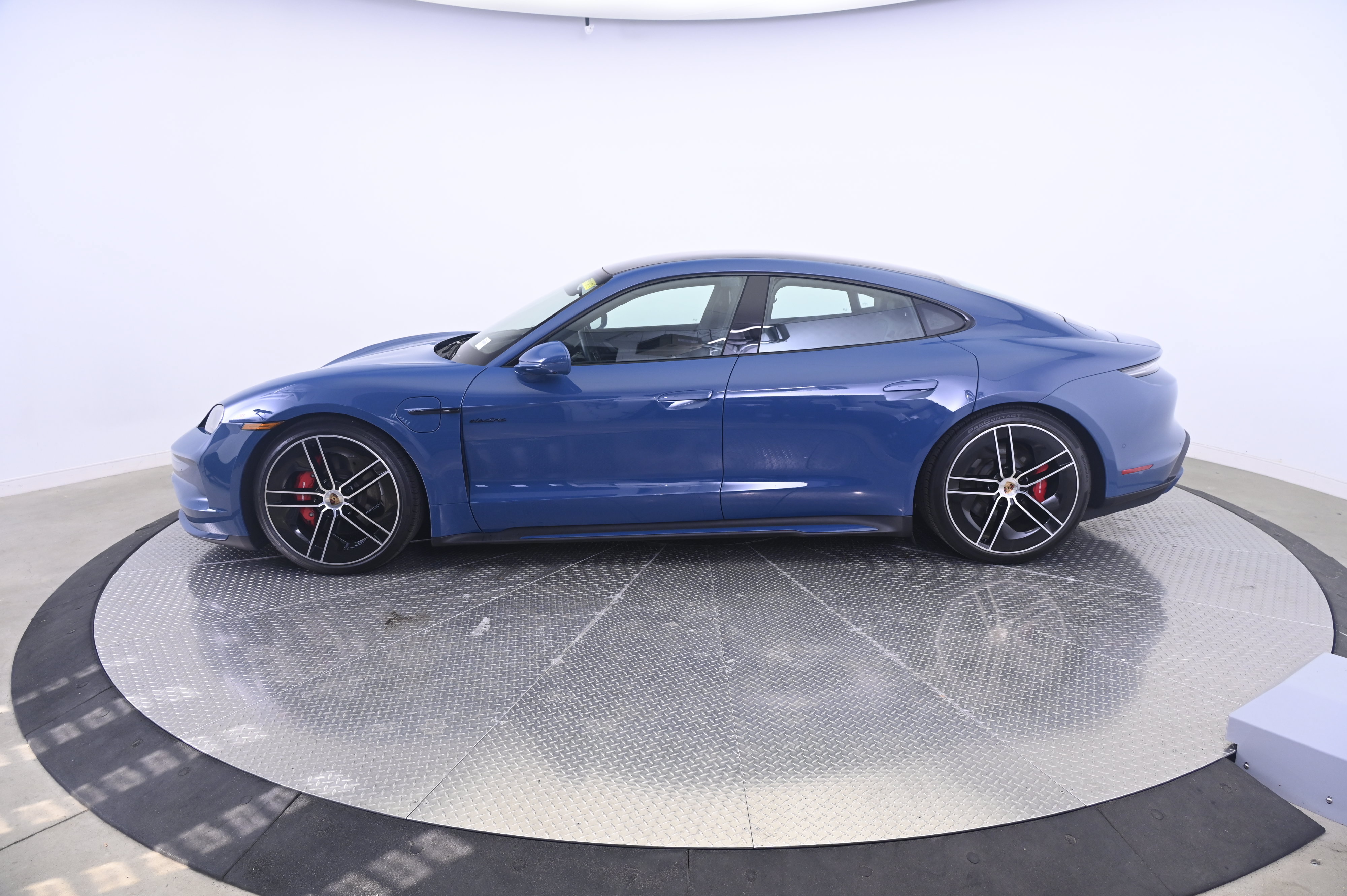 Certified 2025 Porsche Taycan 4S AWD/4WD image 2