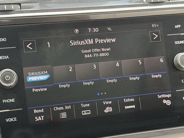 Used 2020 Volkswagen Tiguan SE w/ Panoramic Sunroof Package FWD image 18