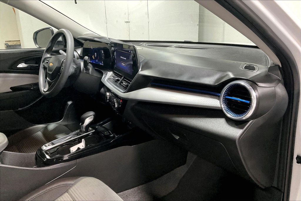 Used 2026 Chevrolet Trax LT FWD image 19