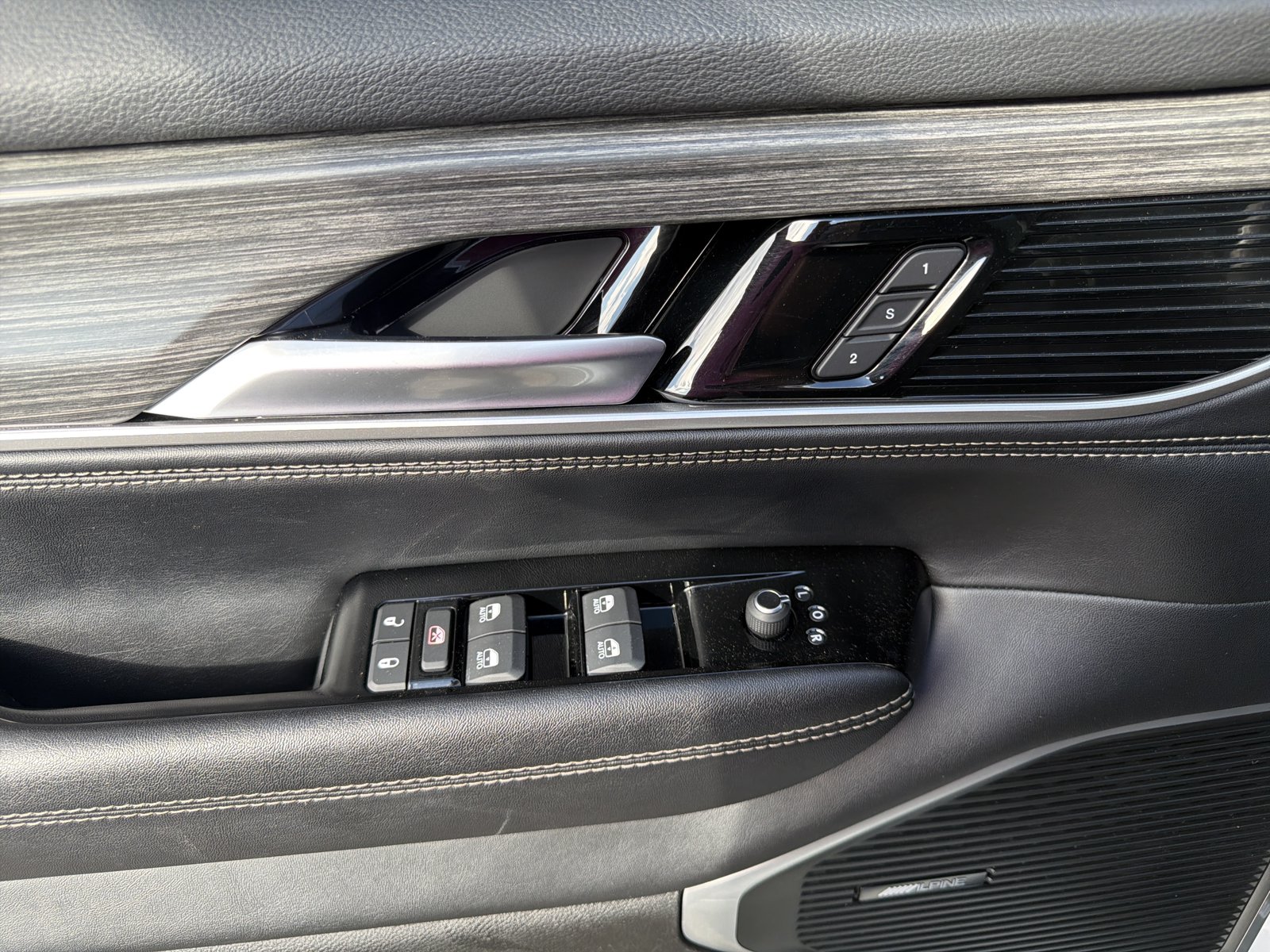 Used 2024 Jeep Wagoneer Series II AWD/4WD image 16