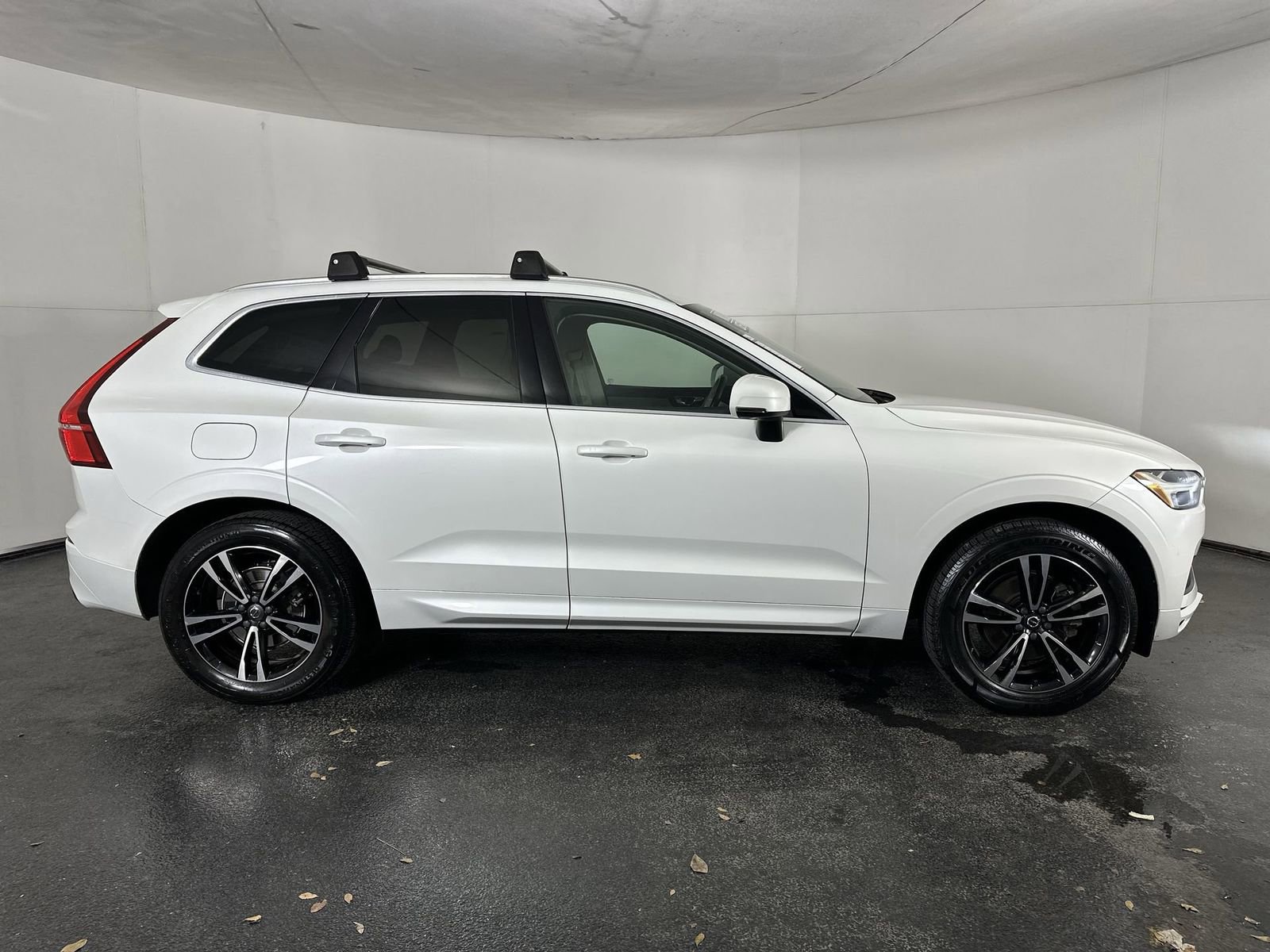 Used 2018 Volvo XC60 T5 Momentum w/ Convenience Package image 9
