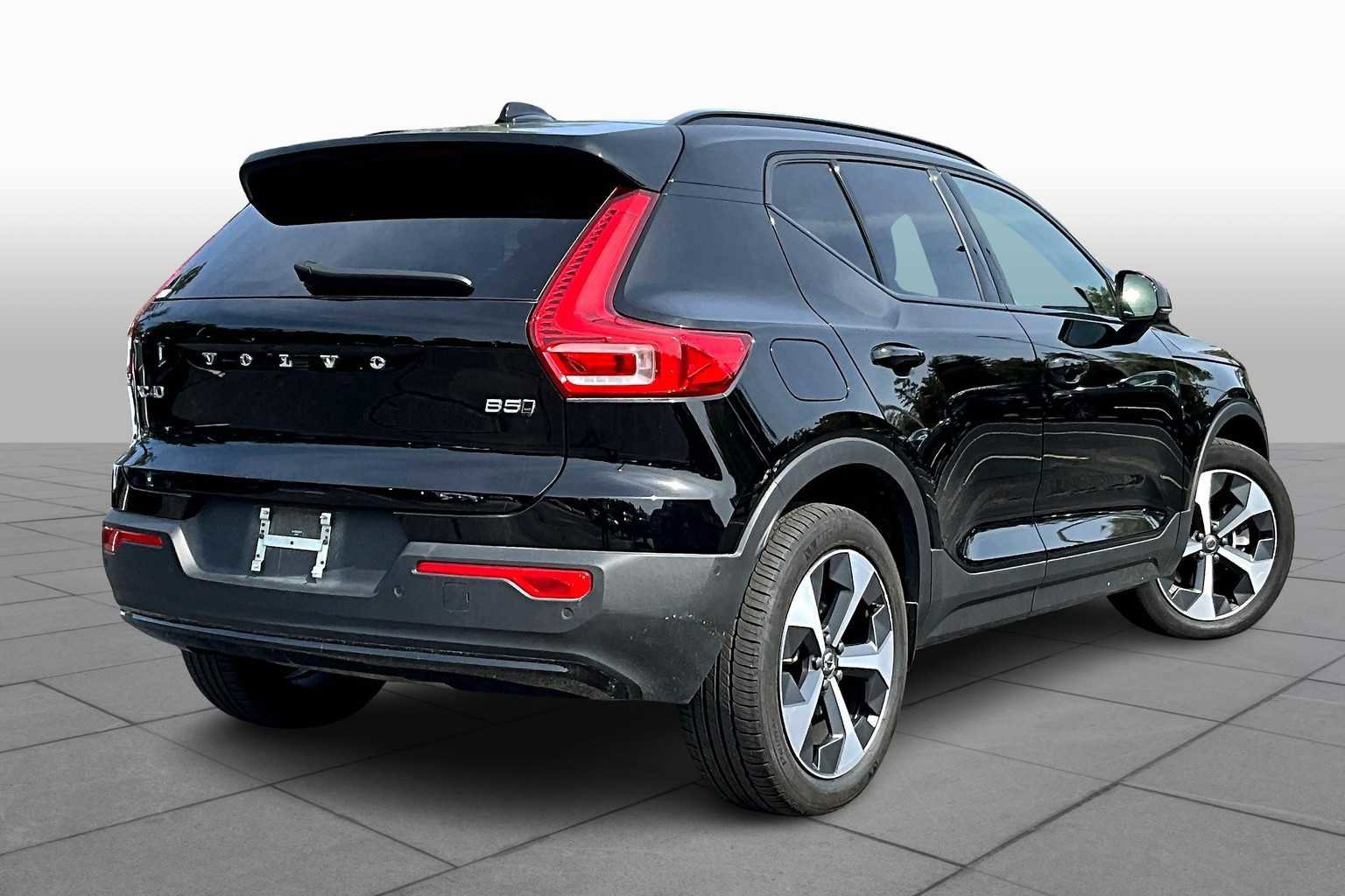 Certified 2023 Volvo XC40 B5 Plus w/ Driver Assist Package image 12