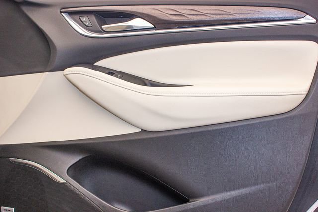 Used 2022 Buick Enclave Avenir w/ Avenir Technology Package image 11