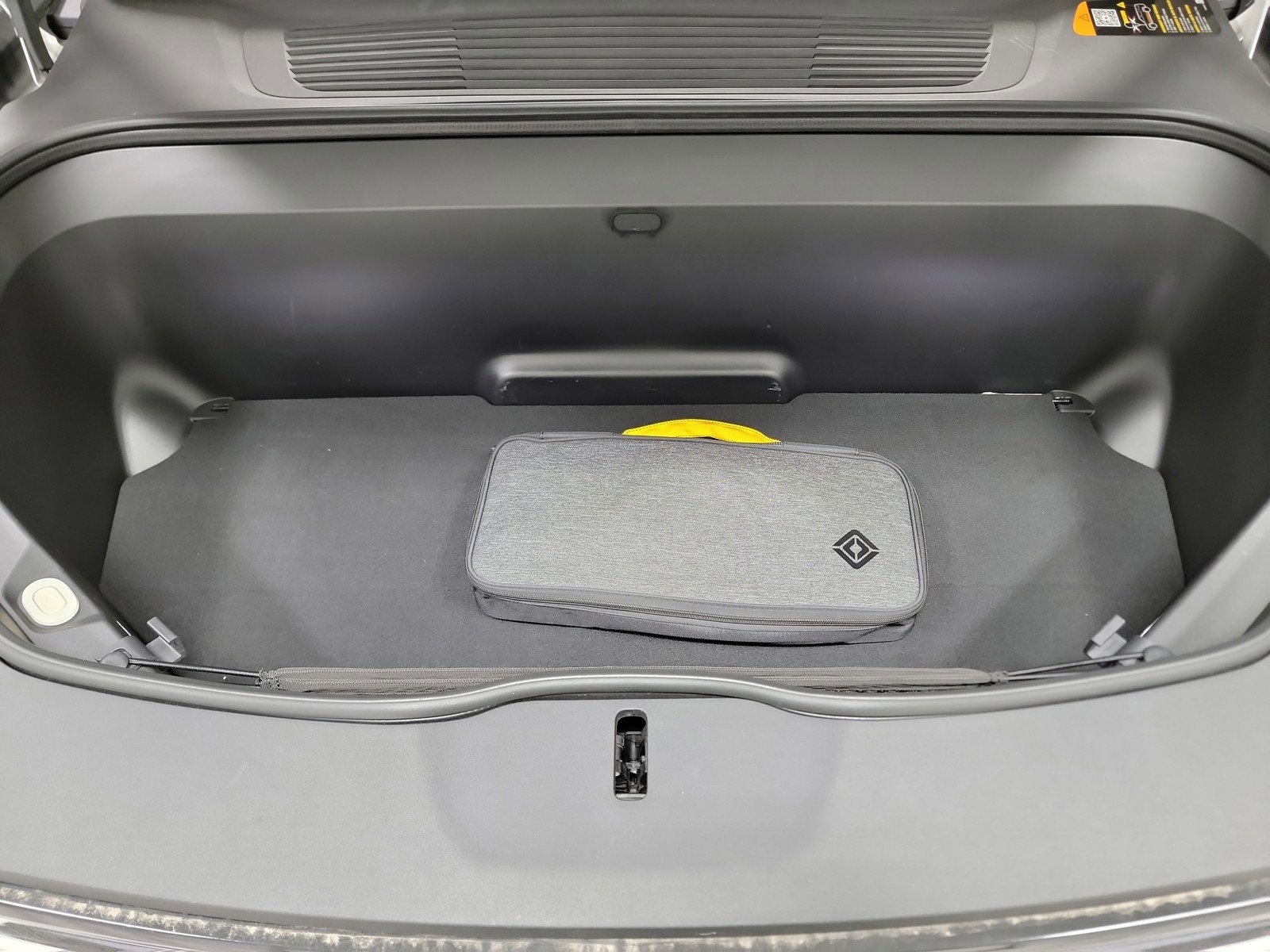 Used 2024 Rivian R1S Adventure image 14