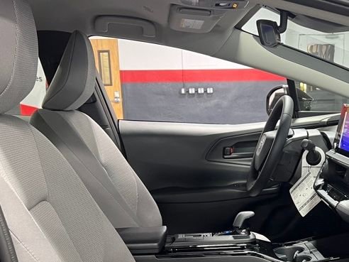 New 2026 Toyota Prius LE FWD image 21