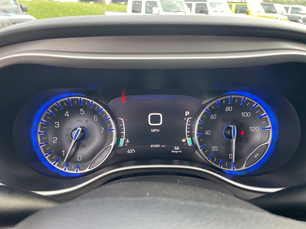 Used 2023 Chrysler Pacifica Touring-L FWD image 34