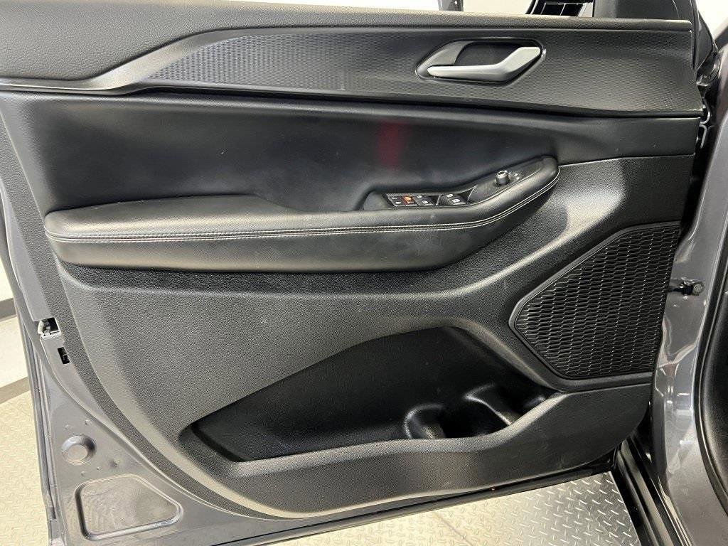 Used 2024 Jeep Grand Cherokee Altitude image 31