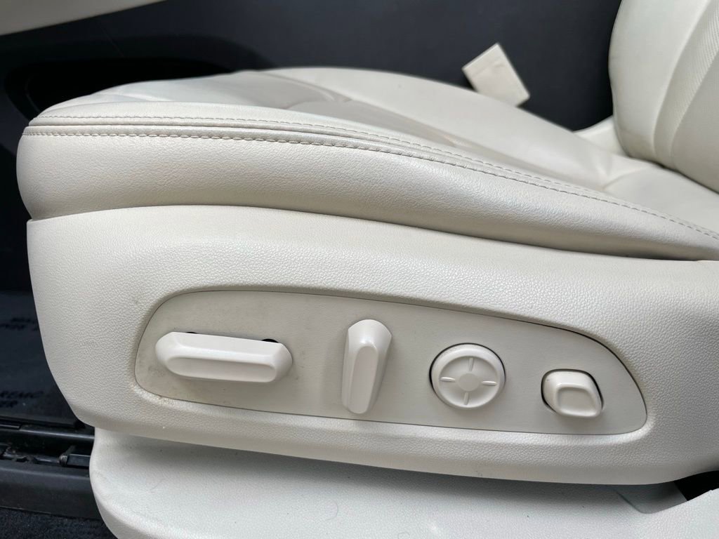 Used 2023 Buick Enclave Premium w/ Experience Buick Package image 11