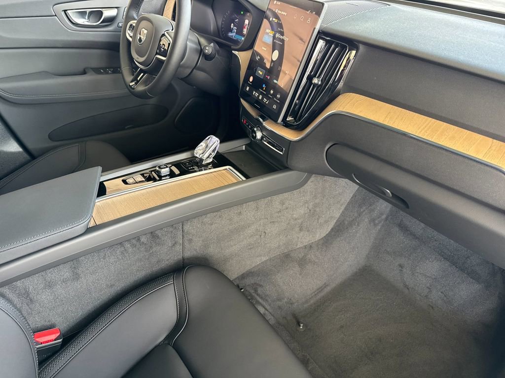 New 2026 Volvo XC60 B5 Plus w/ Climate Package image 15