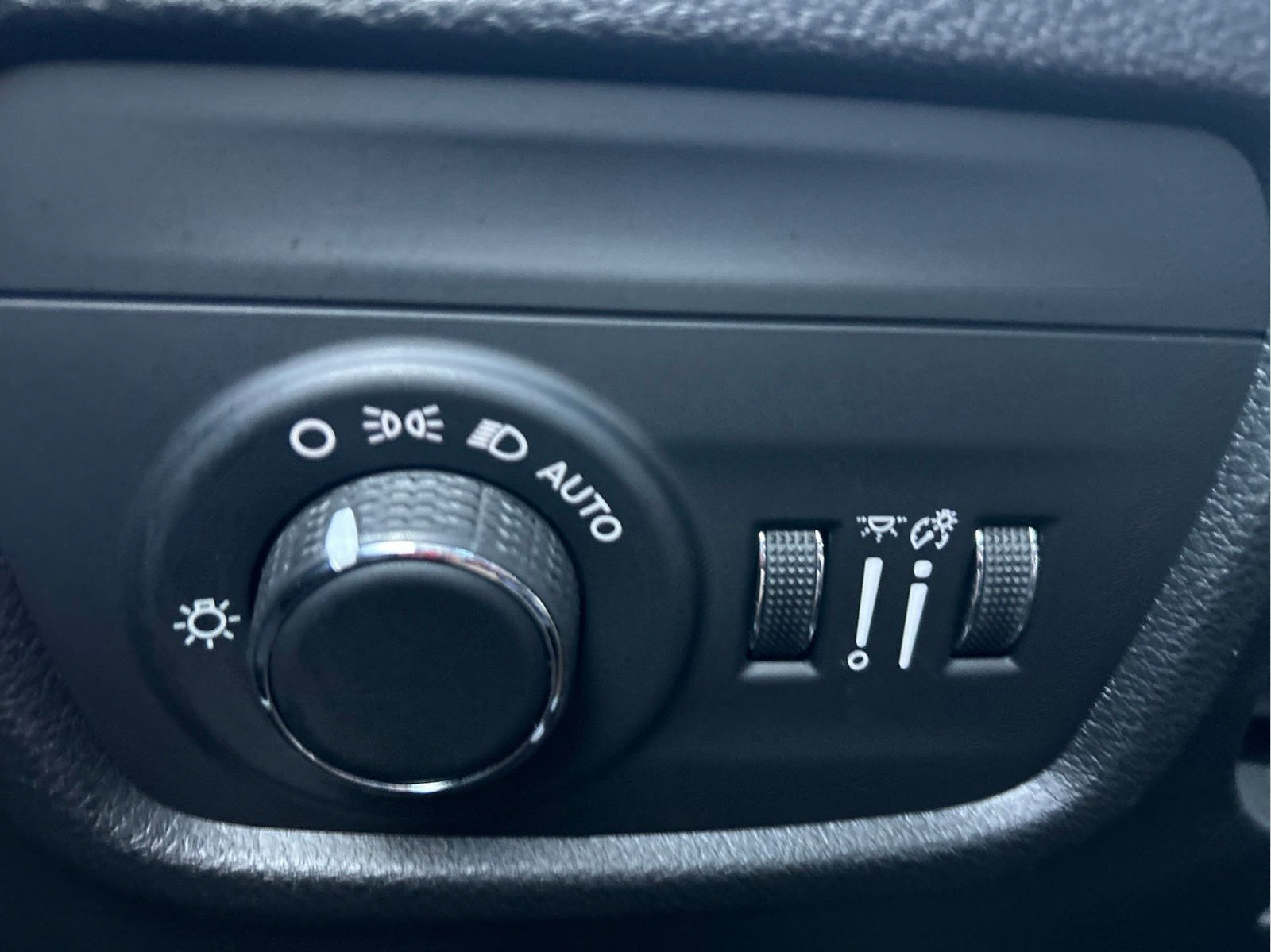 Used 2022 Jeep Grand Cherokee L Laredo RWD image 25