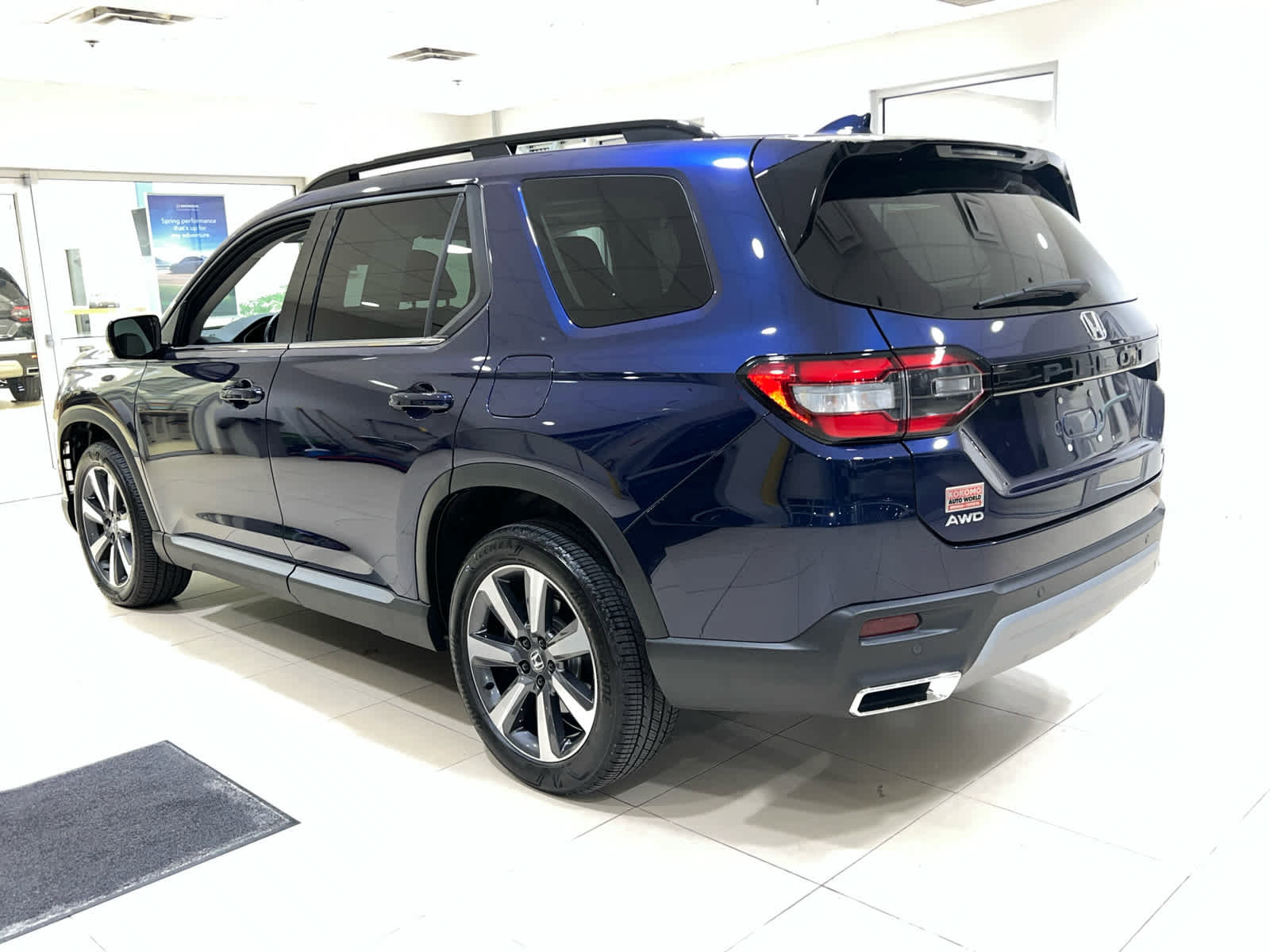 Certified 2025 Honda Pilot Touring image 8