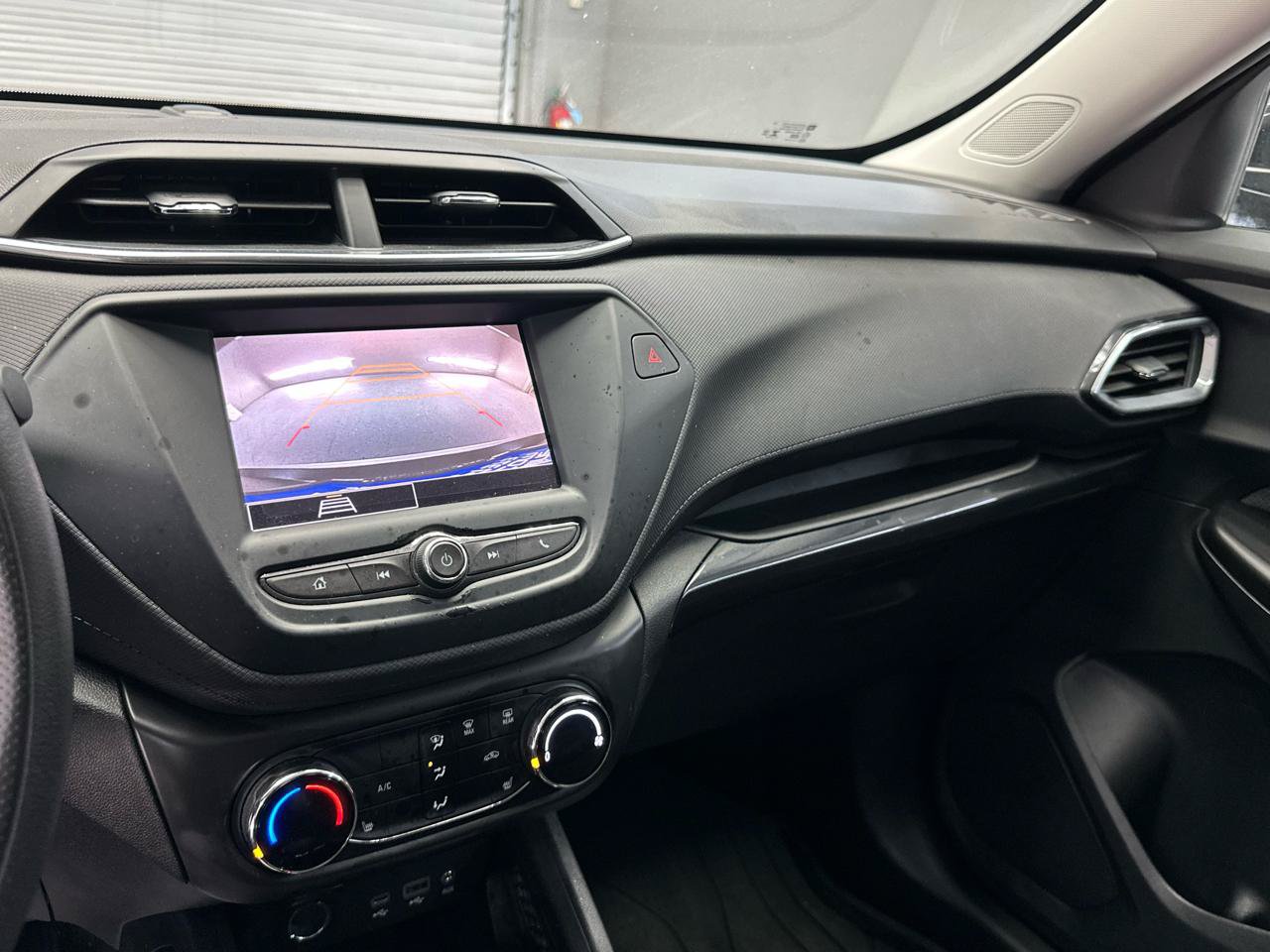 Used 2023 Chevrolet TrailBlazer LT FWD image 21