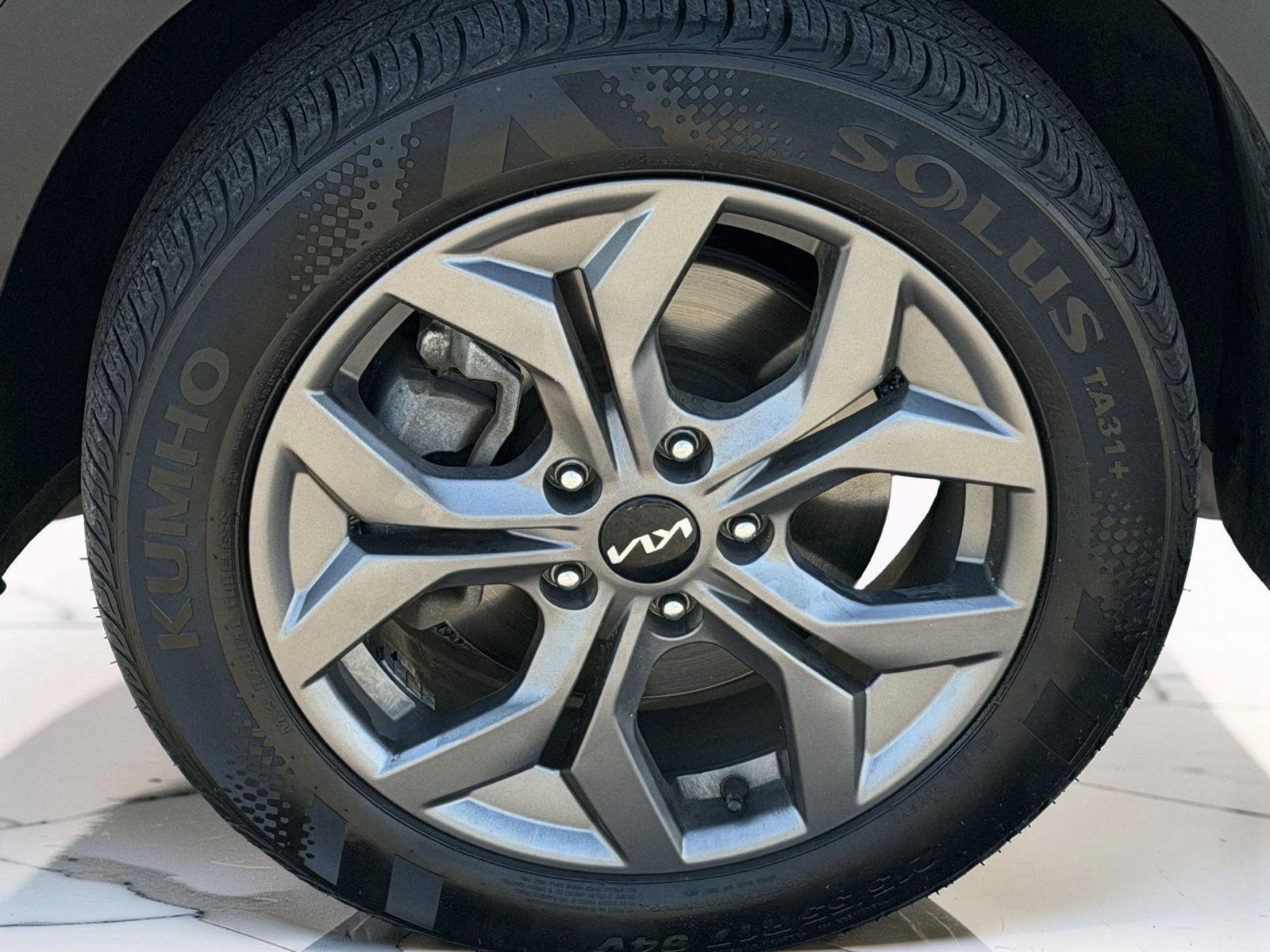 Used 2024 Kia Seltos S AWD/4WD image 6