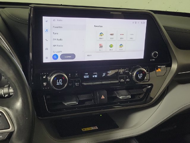 Used 2023 Toyota Highlander Limited FWD image 30