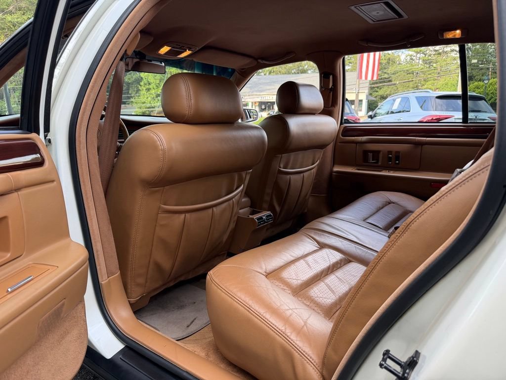 Used 1994 Cadillac De Ville Concours FWD image 31