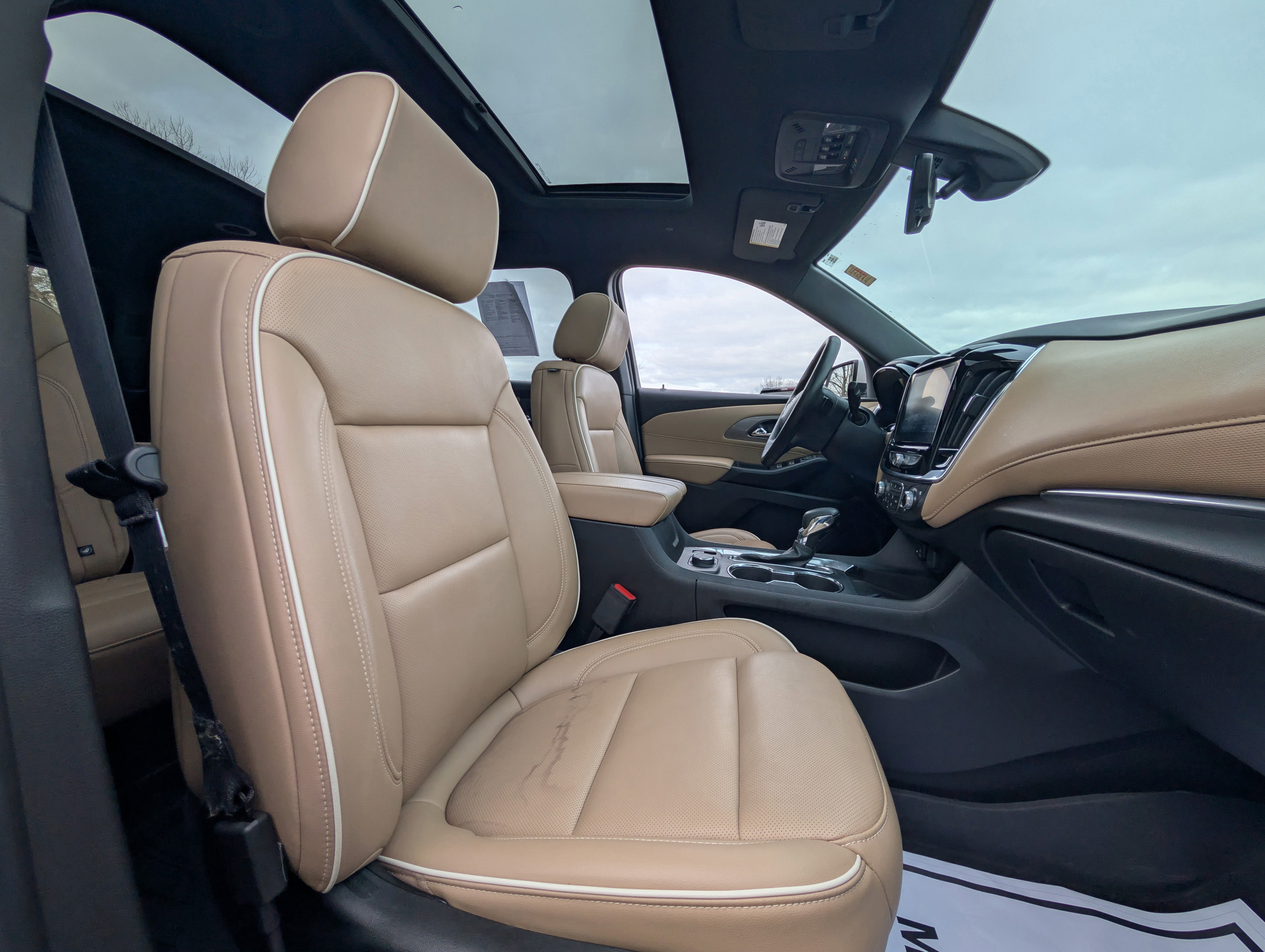 Used 2023 Chevrolet Traverse Premier image 56