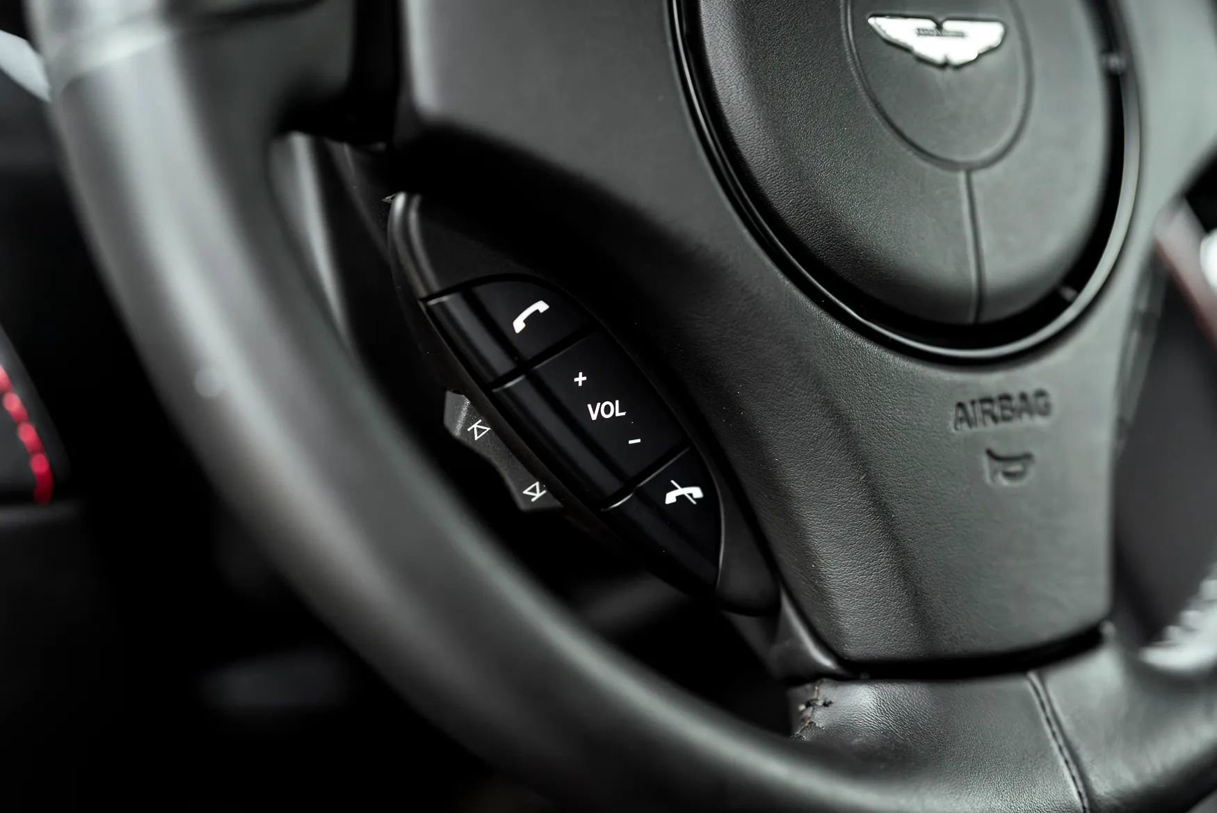 Used 2009 Aston Martin DBS Coupe RWD image 23