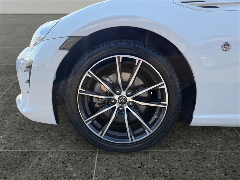 Used 2017 Toyota 86 RWD image 15