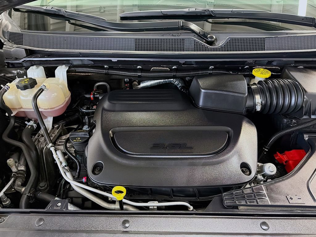 Used 2023 Chrysler Voyager LX image 29