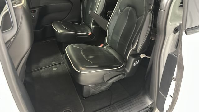 Used 2025 Chrysler Pacifica Limited FWD image 25