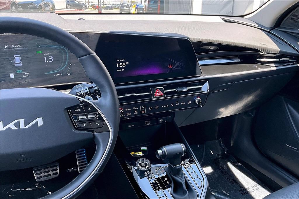 Used 2025 Kia Niro SX Touring FWD image 10