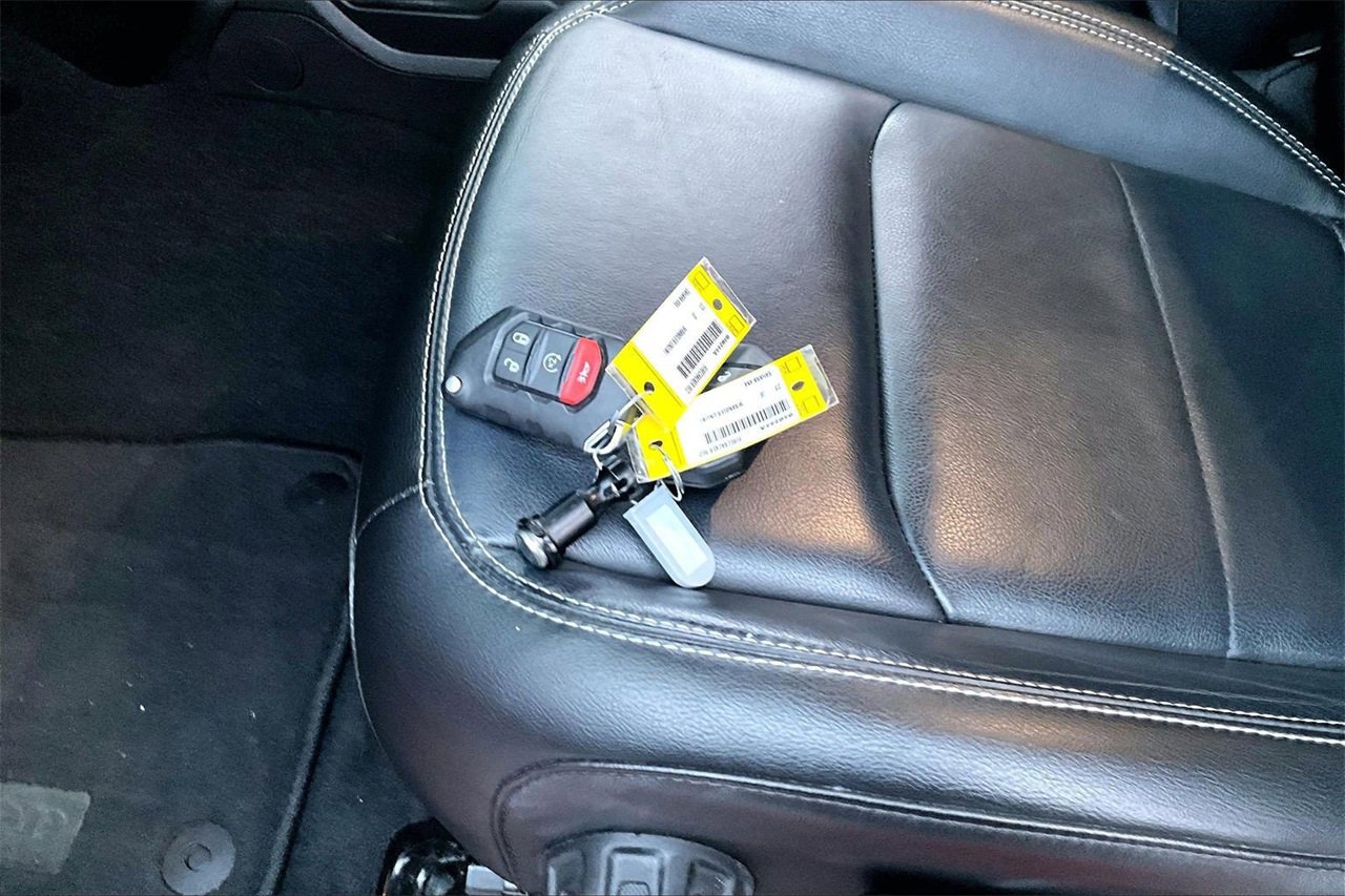 Used 2023 Jeep Wrangler Unlimited Sahara w/ Cold Weather Group image 30