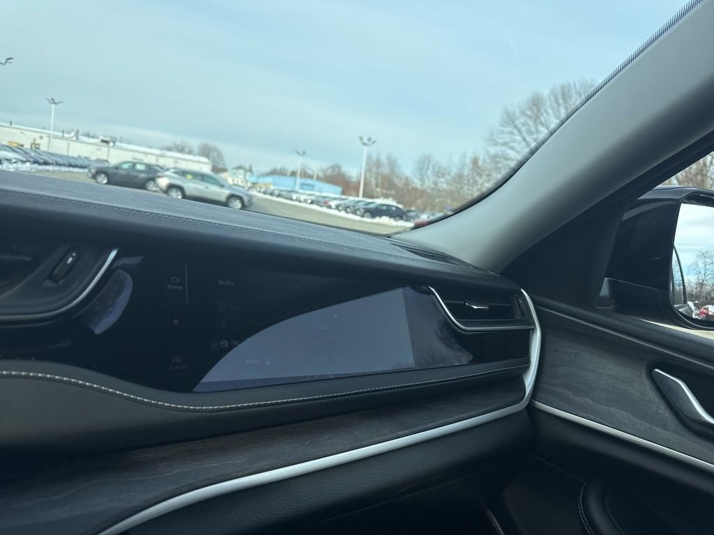 Used 2023 Jeep Grand Cherokee 4WD 4xe image 32