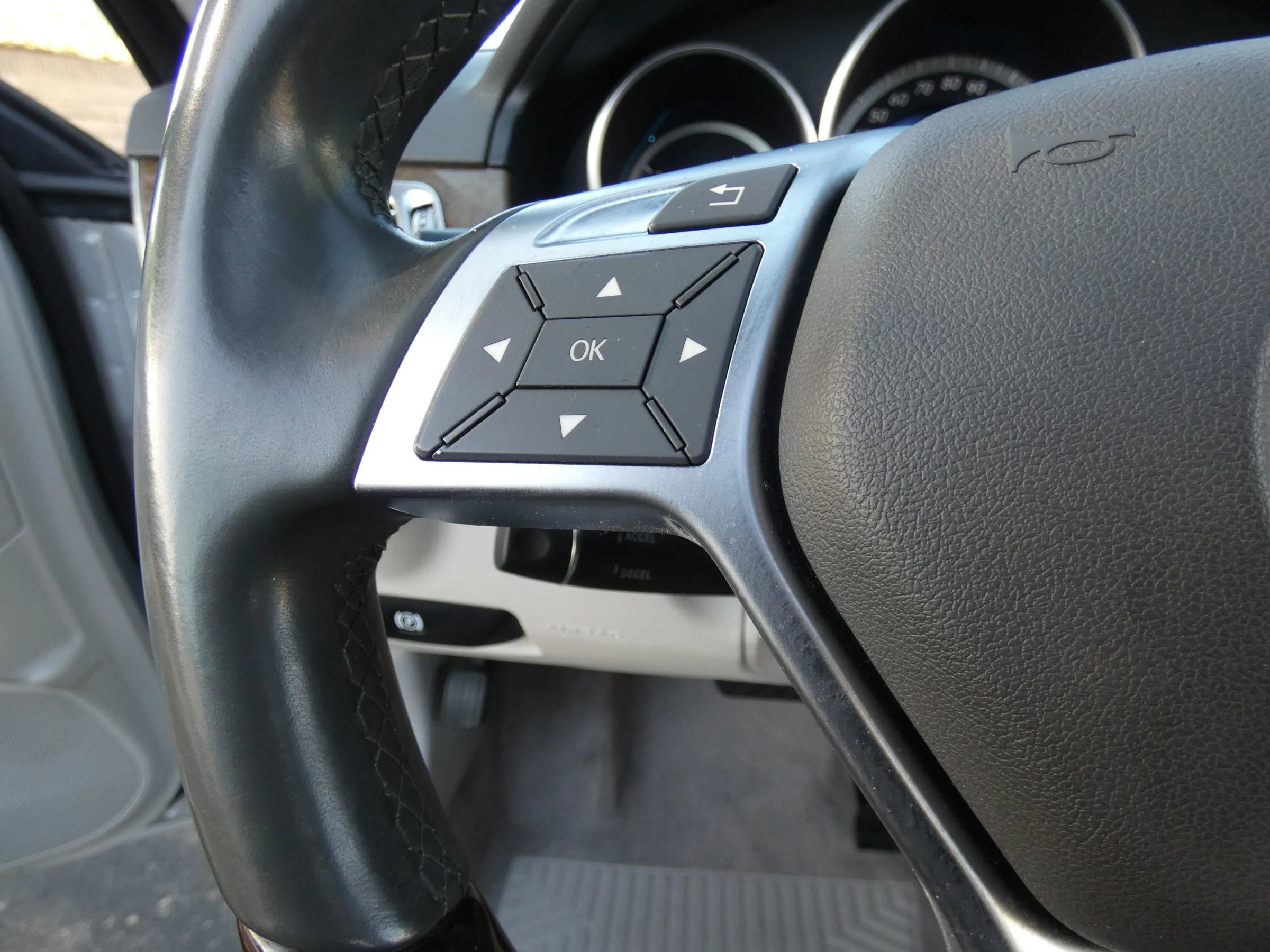 Used 2016 Mercedes-Benz E 350 Sedan w/ Premium Package image 62