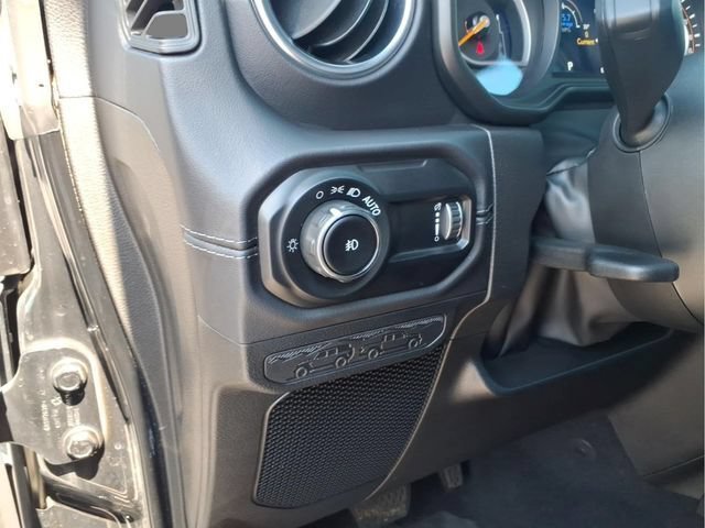 Used 2025 Jeep Wrangler Unlimited Sahara AWD/4WD image 21