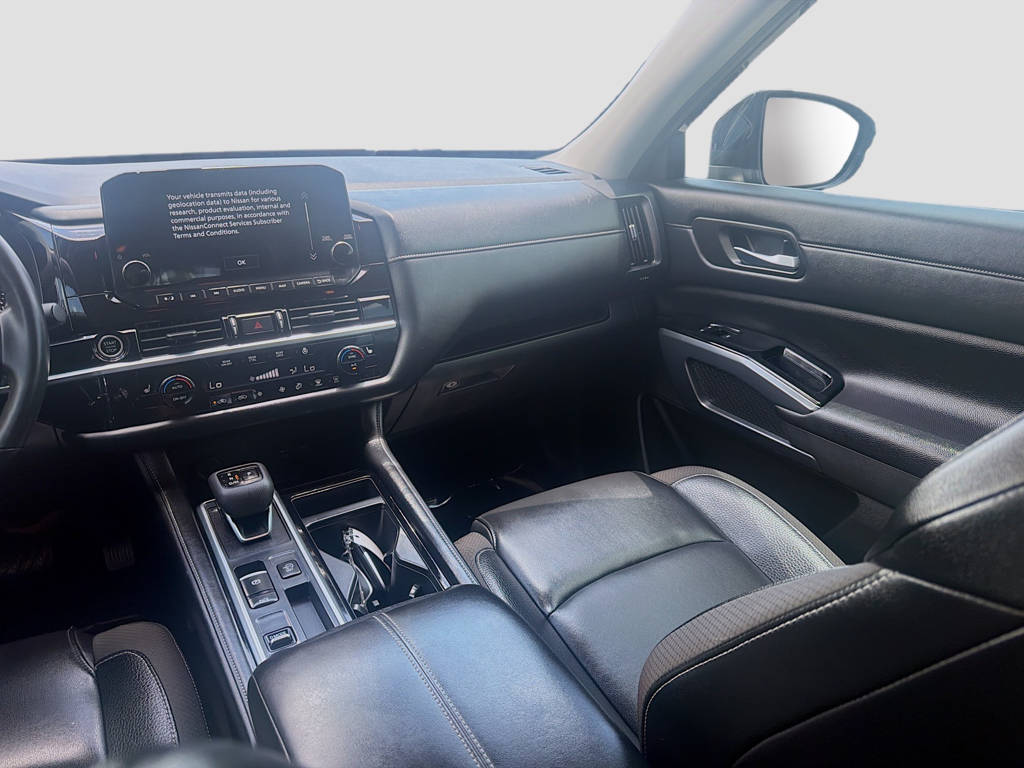 Used 2024 Nissan Pathfinder SL w/ Black Appearance Package FWD image 19
