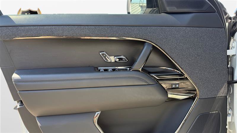 Used 2024 Land Rover Range Rover Sport SE AWD/4WD image 11