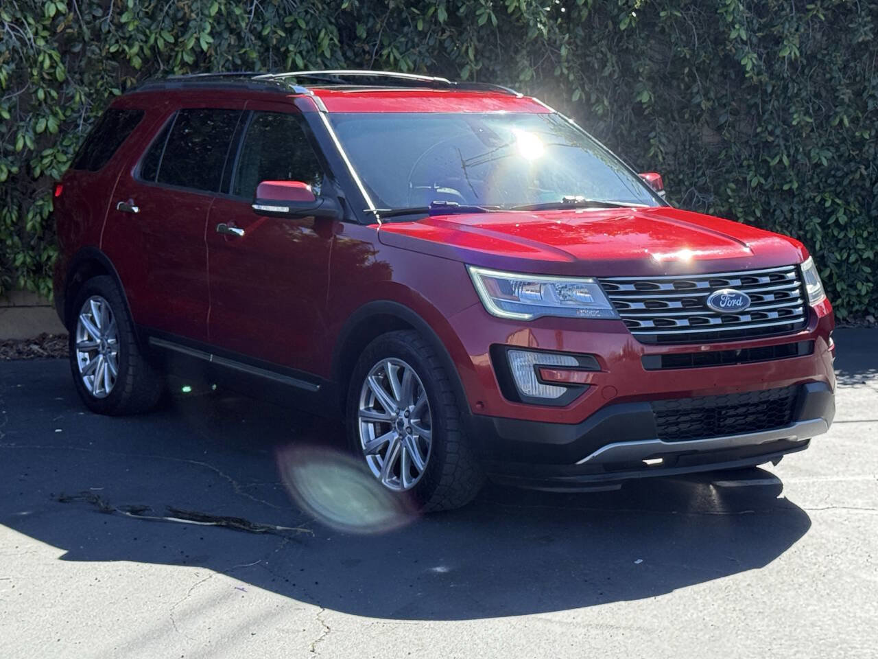 Used 2017 Ford Explorer Limited w/ Equipment Group 301A AWD/4WD image 2