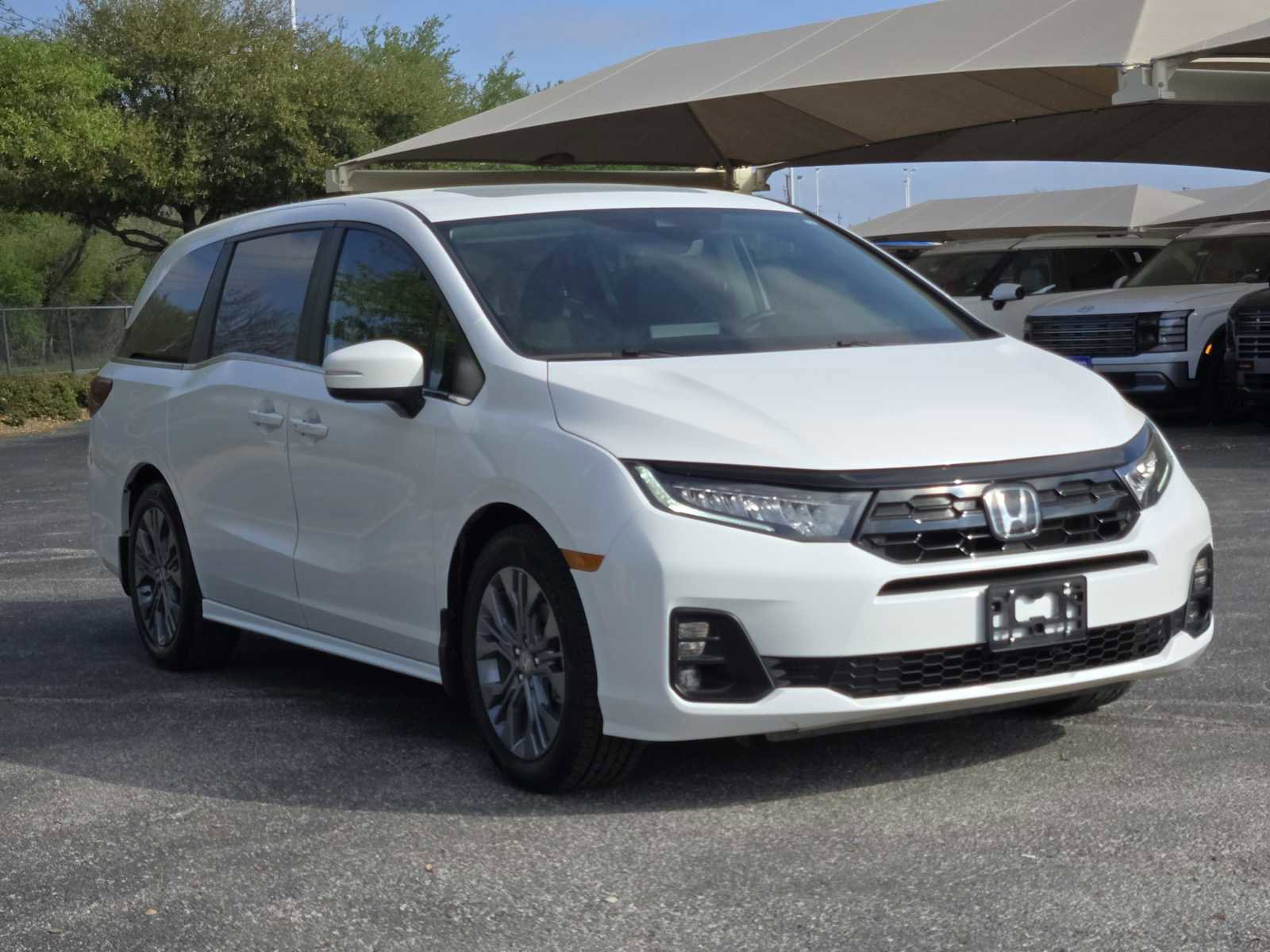 Used 2025 Honda Odyssey Touring image 2