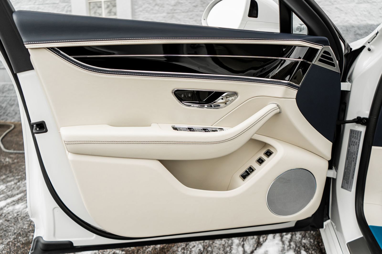 New 2026 Bentley Flying Spur Plug-In Hybrid image 24